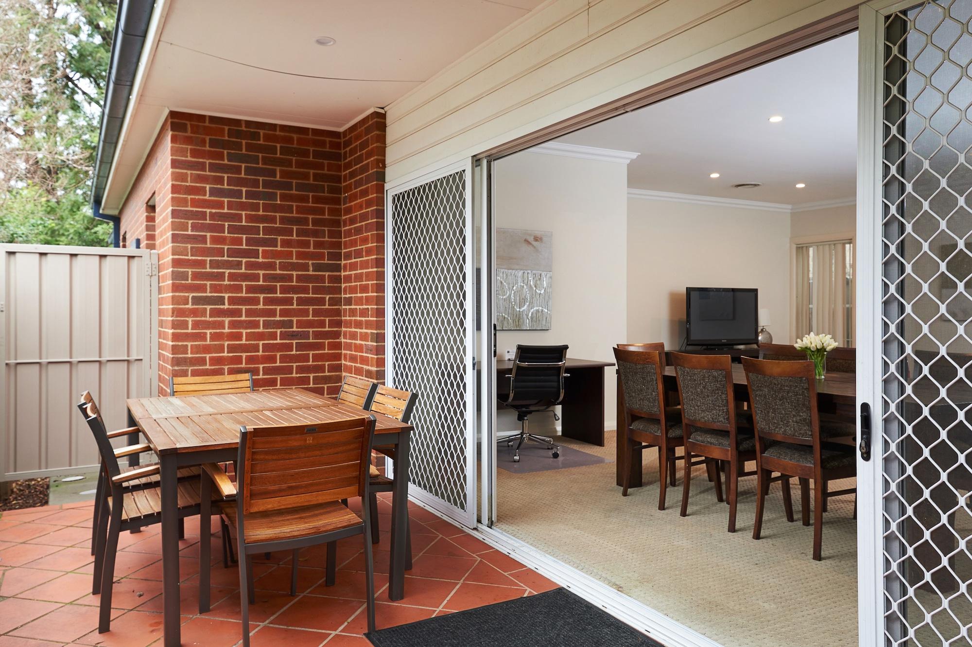 The Charles Hotel Wagga Wagga Buitenkant foto