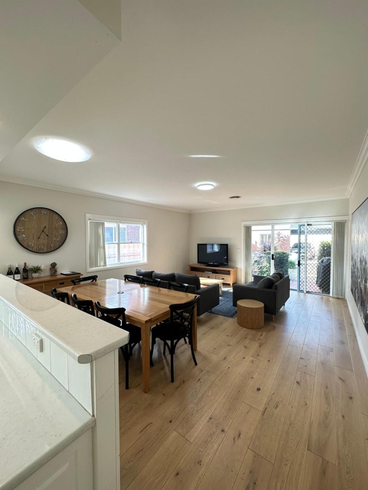 The Charles Hotel Wagga Wagga Buitenkant foto