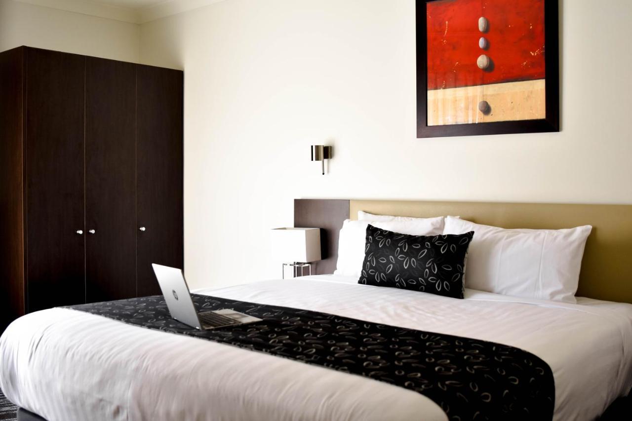 The Charles Hotel Wagga Wagga Buitenkant foto